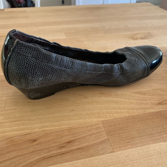 AGL - black flats. - Picture 2 of 2